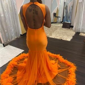 Custom made prom dress paid $1000 willing to take less contact me an offer